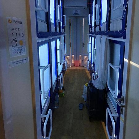 Qb Sleep Capsule Hotel Kuta Lombok Esterno foto